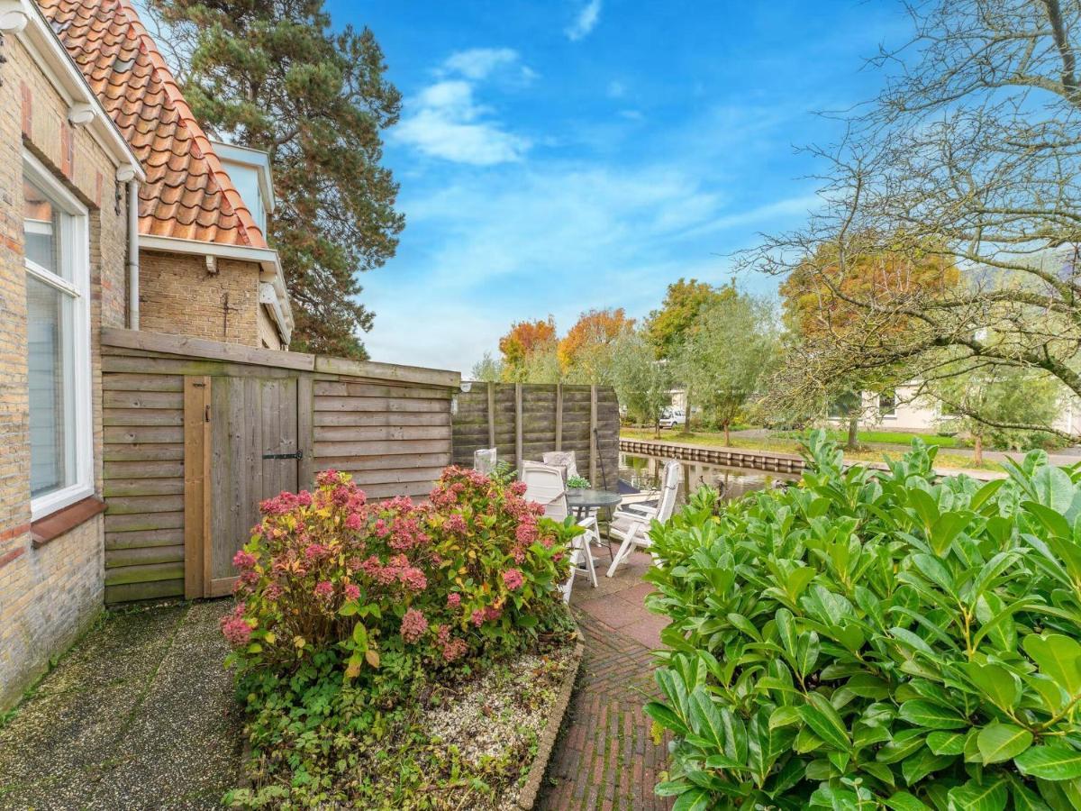 Modern Holiday Home In Heeg With Garden Kültér fotó